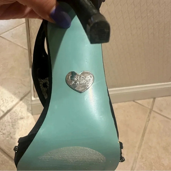 Blue‎ Betsey Johnson Black SB- Holly Heels Satin Beaded T-Strap Heels. Size 8.5 - Picture 15 of 16